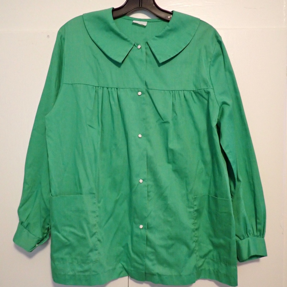 Vintage 60s Kelly Green Pearled Button-Up Blouse with Pointed Flat Collar